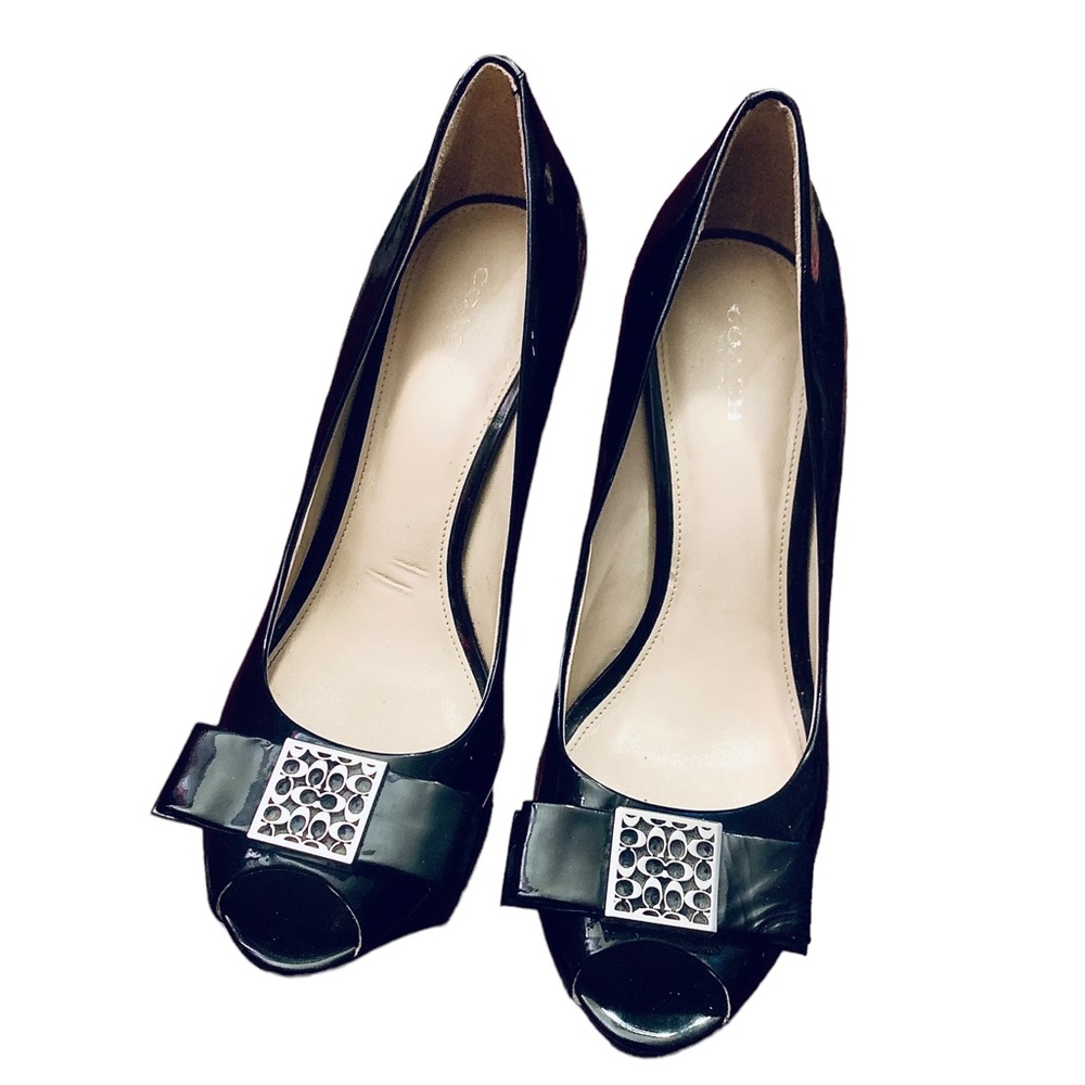 COACH Patent Leather Bow Tie Peep Toe High Heels in Black.
Size 9. VEUC.